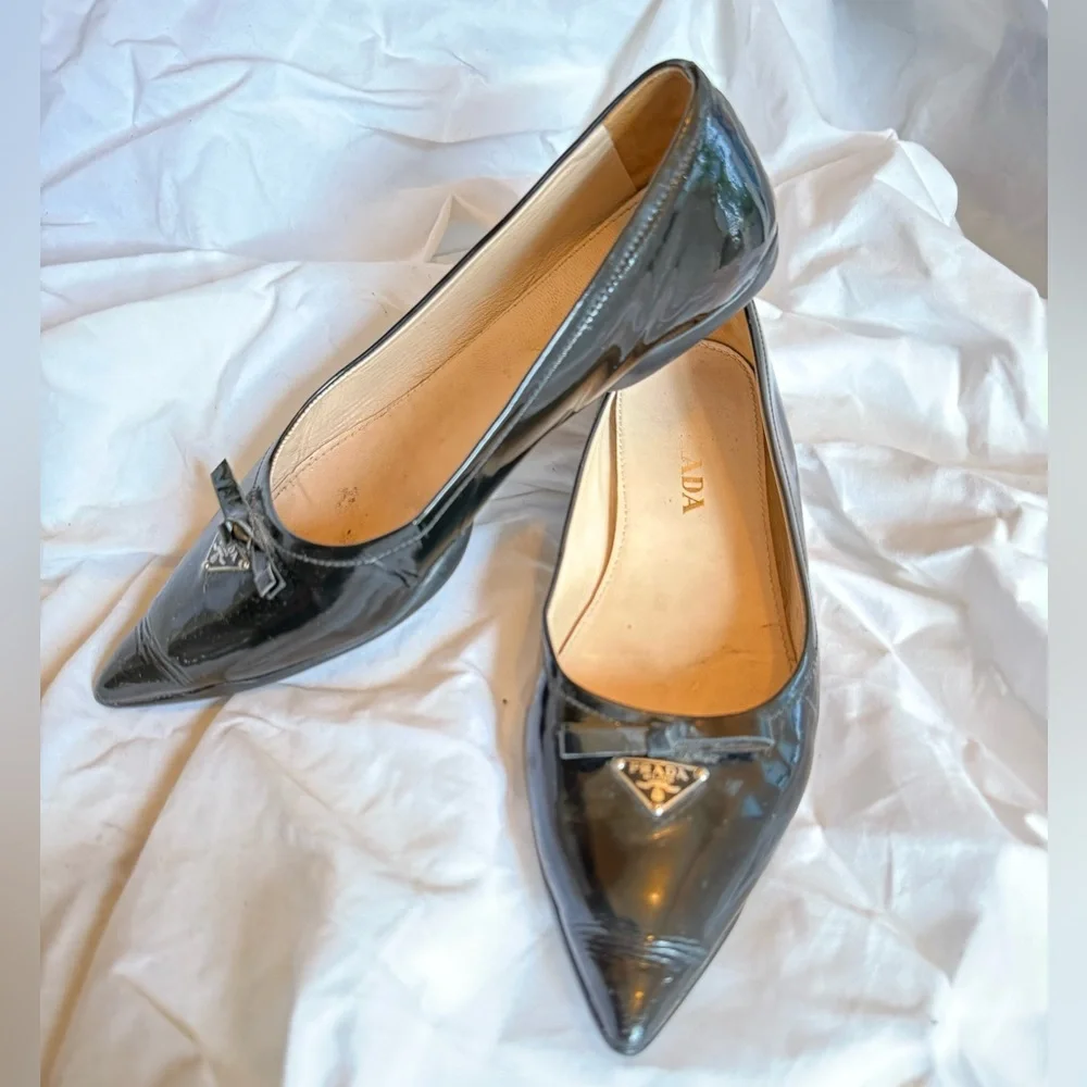 Prada Glossy Black patent leather Women's pointy toe ballet flats Loafers - Picture 1 of 14